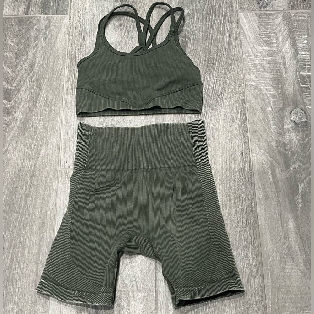 JoyLab army green biker short / sports bra set- XS